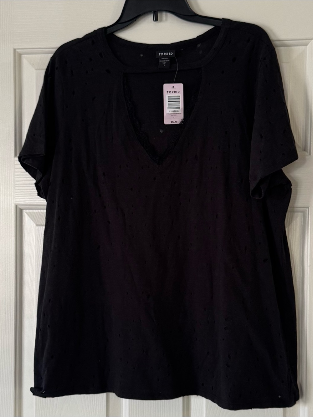 torrid Black Distressed V-Neck Tee with Lace Trim Torrid size 1 NEW - Picture 3 of 6